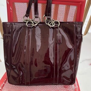 LARGE COACH BURGUNDY PATENT LEATHER TOTE